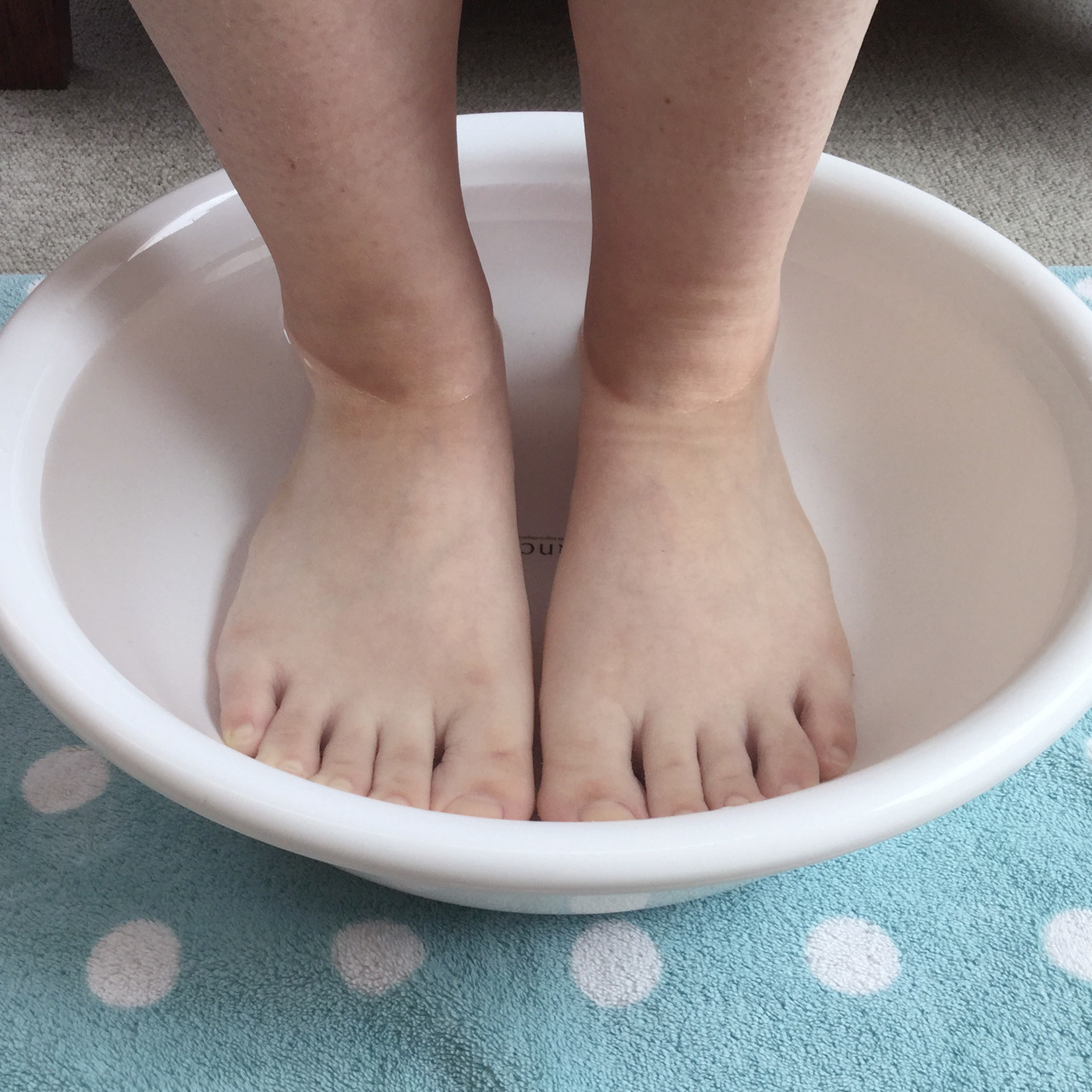 ニオイも気になる季節 足の洗い方 大丈夫 コラム 足のちえぶくろ ケアソク Care Soku 株式会社山忠