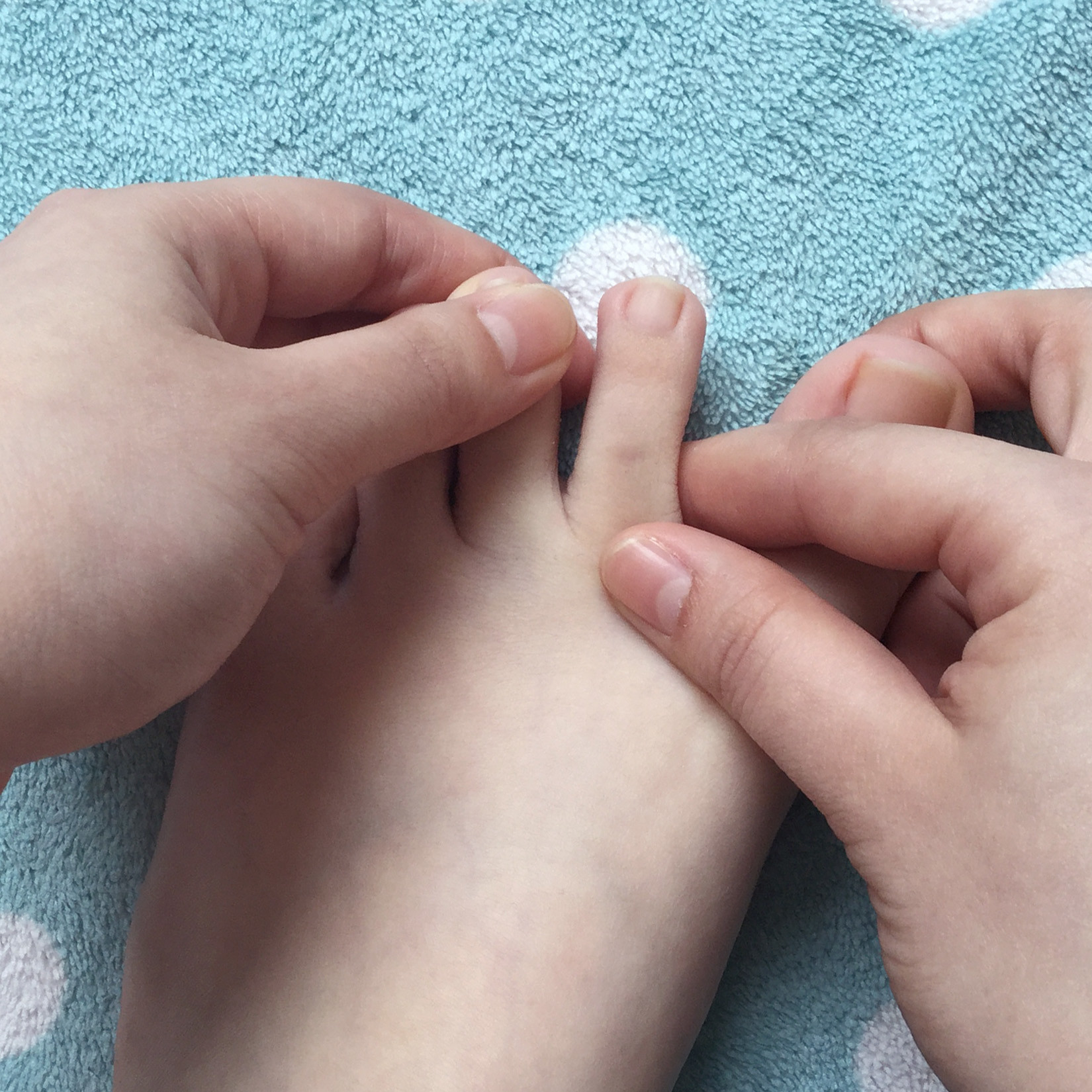 ニオイも気になる季節 足の洗い方 大丈夫 コラム 足のちえぶくろ ケアソク Care Soku 株式会社山忠 ニオイも気になる季節 足の洗い方 大丈夫 コラム 足のちえぶくろ ケアソク Care Soku 株式会社山忠