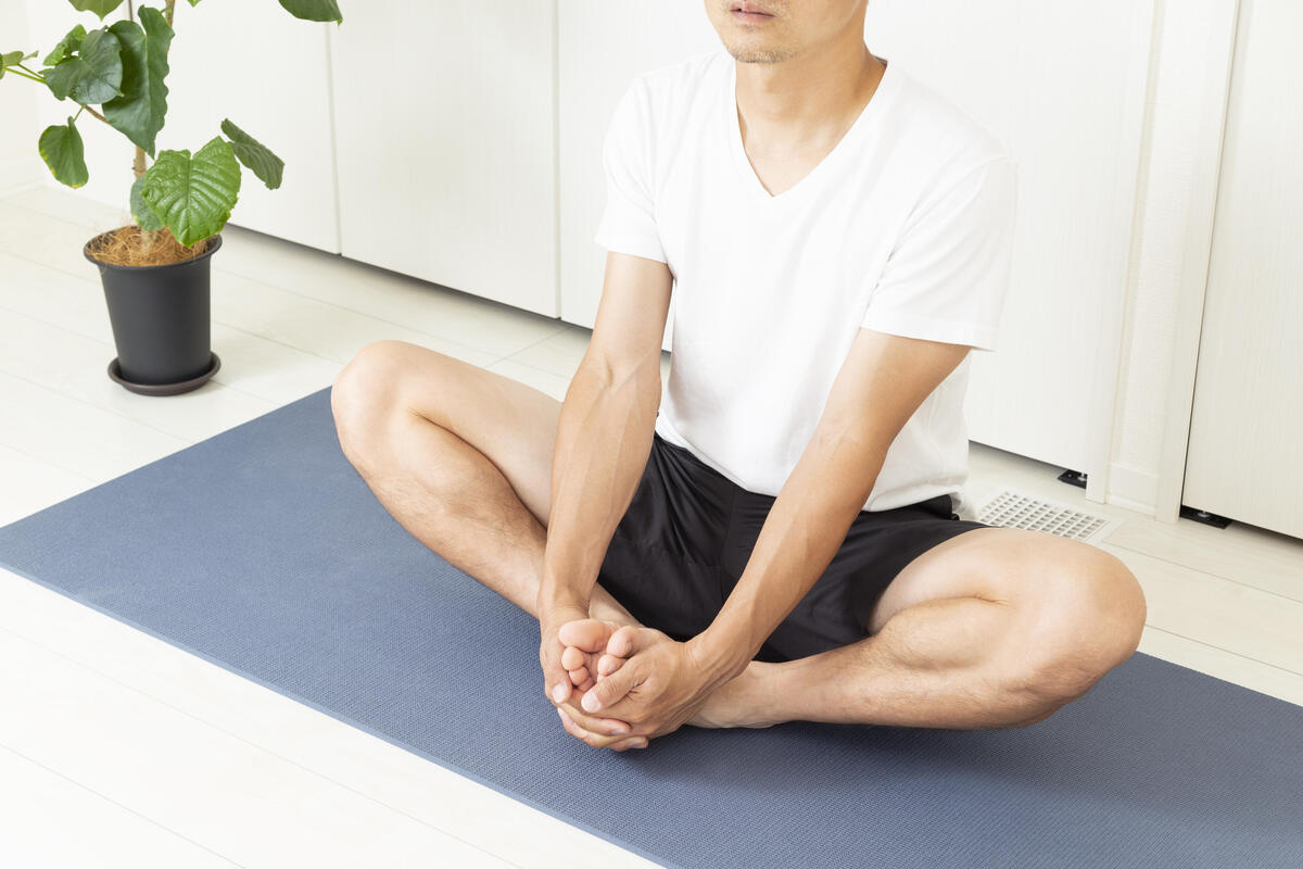 股関節周りをほぐすストレッチ 